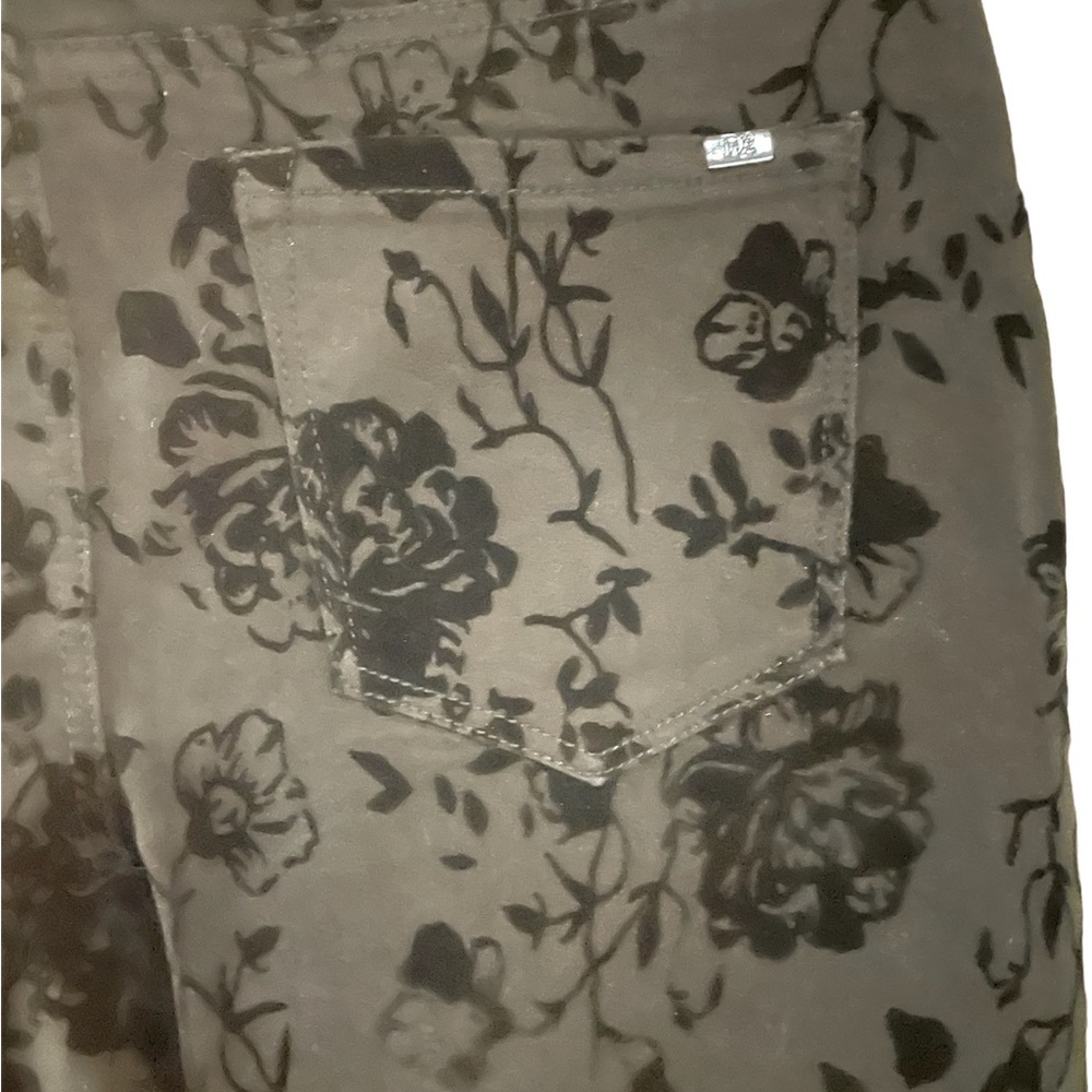 New with tags!! DG2 by Diane Gilman. Size 14 petite black jeans